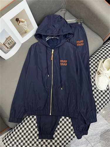 미우미우 트레이닝 세트 M63999 2025/신상