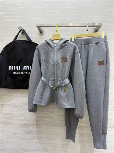 미우미우 트레이닝 세트 M86008 2025/신상