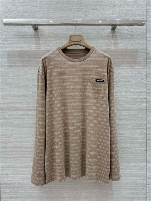 미우미우 긴팔 티셔츠 M41804 2025/신상