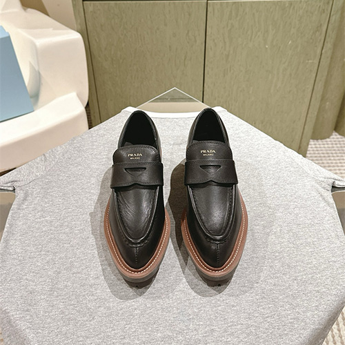 프라다 여성용 로퍼 P56513-2 2025/신상