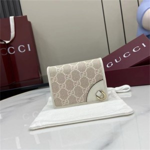 구찌 GG 엠블럼 반지갑 820692 2025/신상