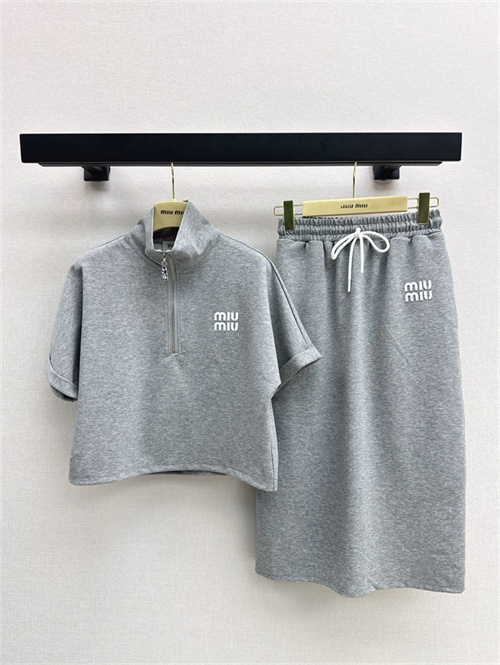 미우미우 반팔 티셔츠 스커트 세트 M83509 2025/신상