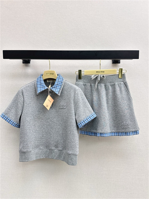미우미우 반팔 폴로 티셔츠 스커트 세트 M73509 2025/신상