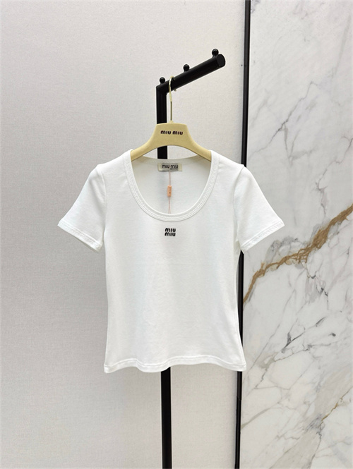 미우미우 반팔 티셔츠 M81752 2025/신상