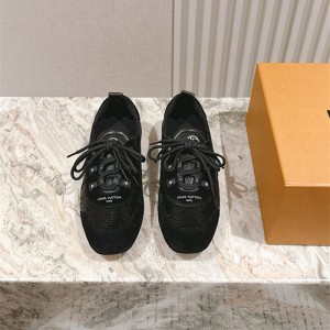 루이비통 남여공용 스니커즈 L93230-1 2025/신상