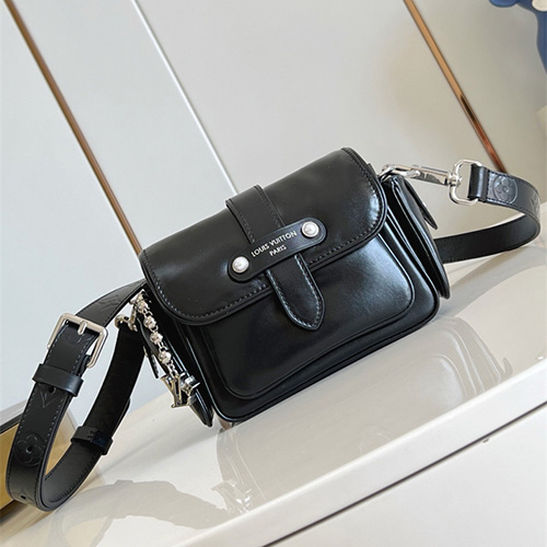 루이비통 카고 웨어러블 크로스백 M13989 2025/신상