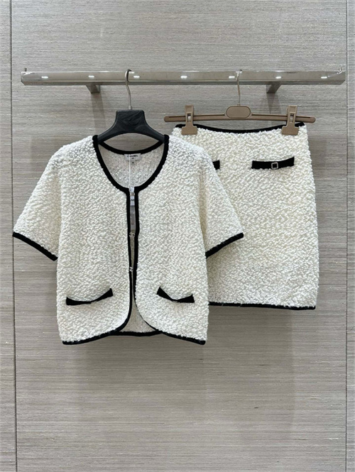샤넬 반팔 가디건 스커트 세트 C72557 2025/신상