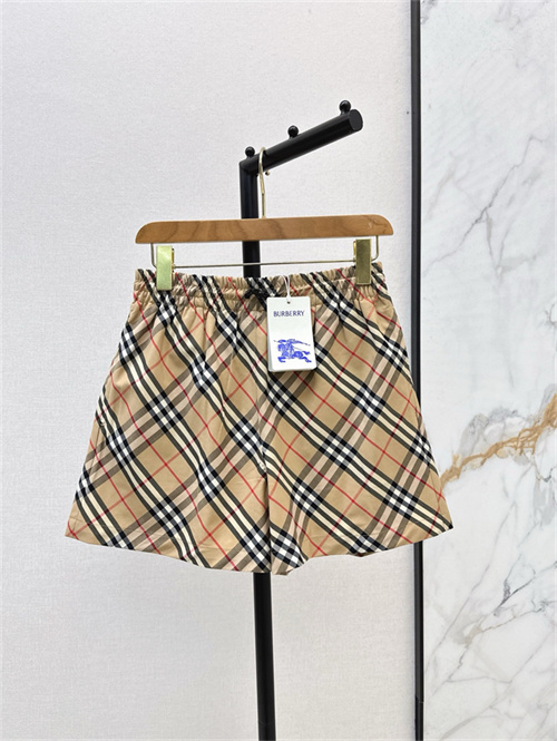 버버리 반바지 B32601 2025/신상