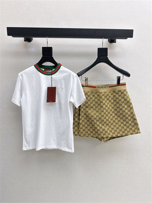 구찌 반팔 티셔츠 스커트 세트 G43502 2025/신상