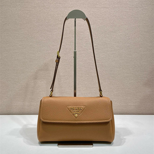 프라다 스몰 가죽 숄더백 1BN022 2025/신상