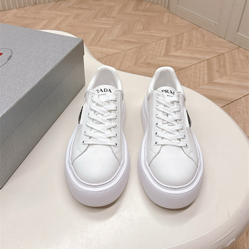 프라다 남여공용 스니커즈 P24325-1 2025/신상