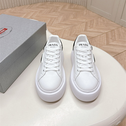 프라다 남여공용 스니커즈 P24325-2 2025/신상