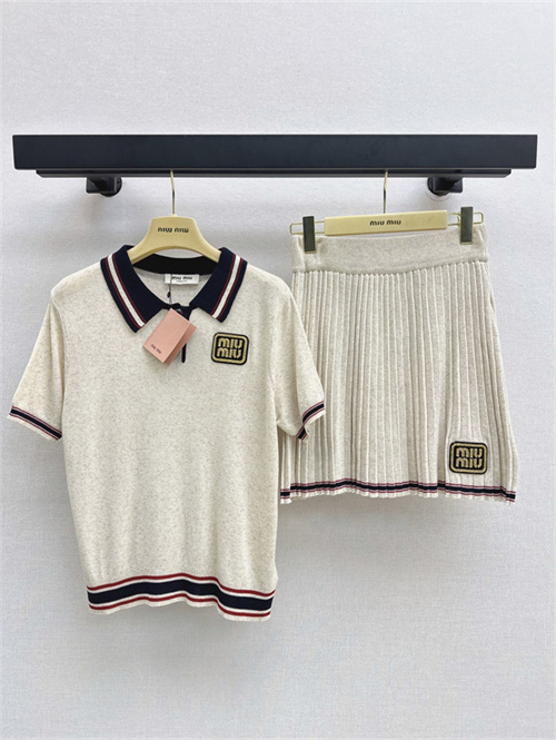 미우미우 반팔 폴로 니트 스커트 세트 M52996 2025/신상