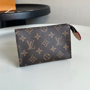 루이비통 포쉐트 토일렛 15 클러치백 M47546 2025/신상