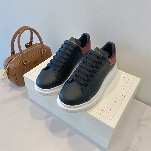 알렉산더맥퀸 남여공용 스니커즈 M18546-1 2025/신상