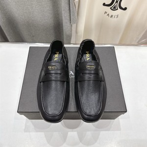 프라다 여성용 로퍼 P66743-1 2025/신상