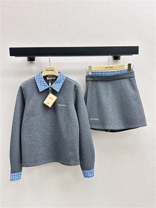 미우미우 긴팔 티셔츠 스커트 세트 M43704 2025/신상