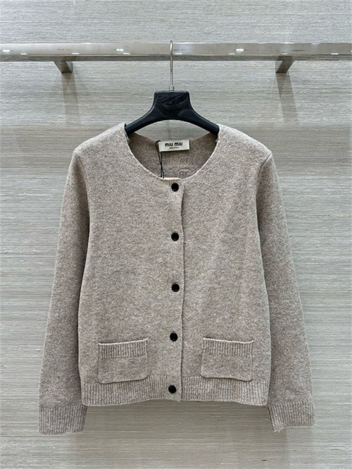미우미우 긴팔 가디건 M12107 2025/신상