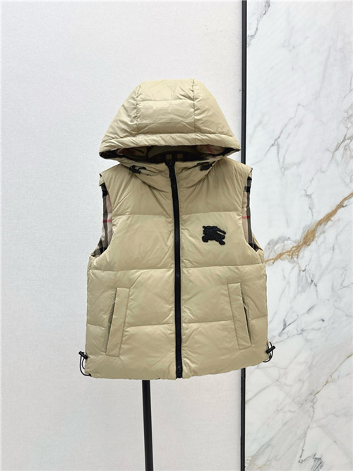 버버리 양면 후드 패딩 조끼 (충전재-거위털) B85209 2025/신상