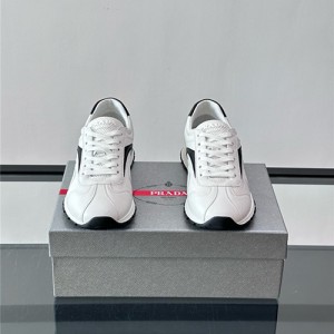 프라다 남성용 스니커즈 P98921-2 2025/신상