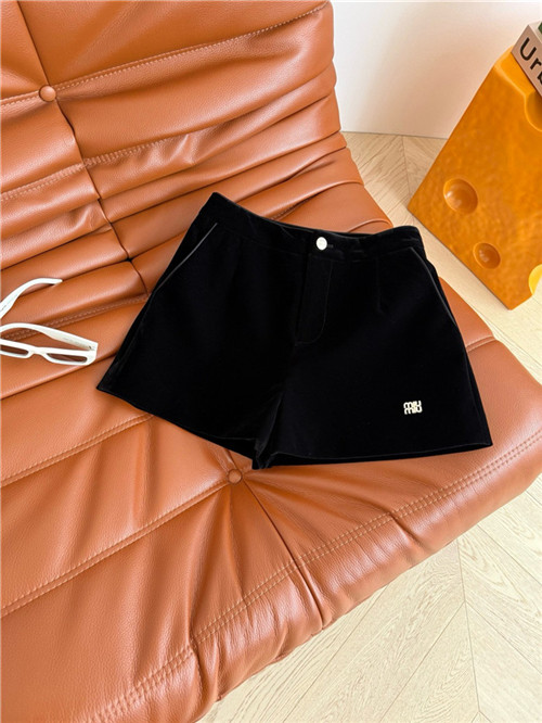 미우미우 반바지 M52409 2025/신상