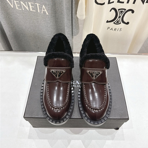 프라다 여성용 로퍼 P68633-2 2025/신상