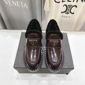 프라다 여성용 로퍼 P68633-2 2025/신상