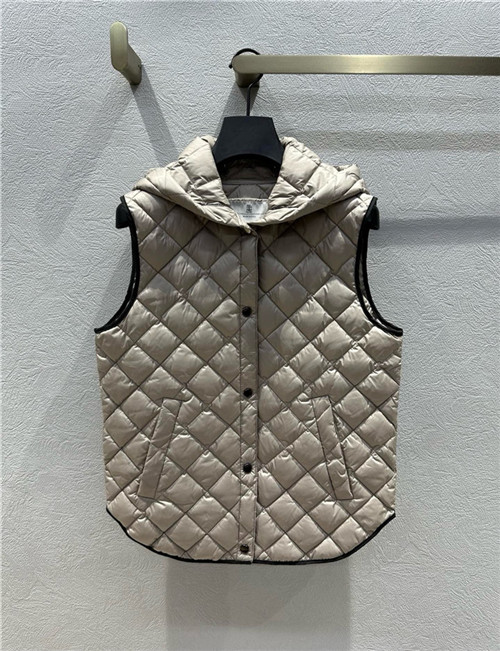 브루넬로 쿠치넬리 후드 패딩 조끼 B64801 2025/신상