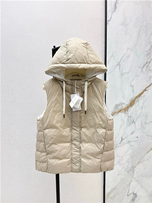 브루넬로 쿠치넬리 후드 패딩 조끼 (충전재-거위털) B64601 2025/신상