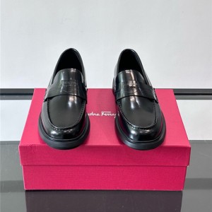 페레가모 남성용 로퍼 F38394-1 2025/신상