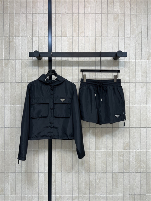 프라다 후드 트레이닝 세트 P74255 2026/신상