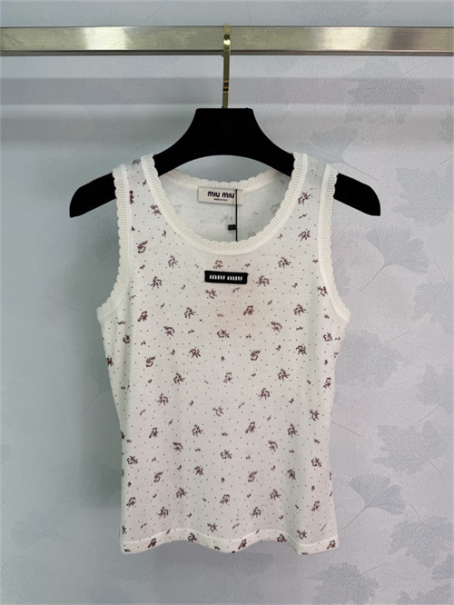 미우미우 민소매 M72102 2026/신상