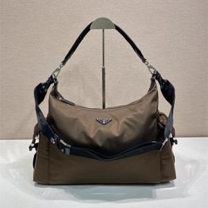 프라다 익스플로러 사이드 포켓 메신저백 2VH204 2026/신상