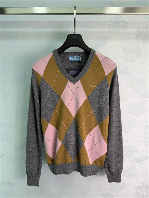 프라다 긴팔 니트 P92709 2026/신상